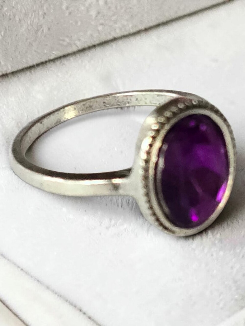 AMETHYST OVAL FACETED BEZEL SET QUALITY TITANIUM SILVER NEW SIZE 6 RING